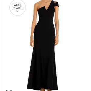 Never worn long black gown—TAGS STILL ON’